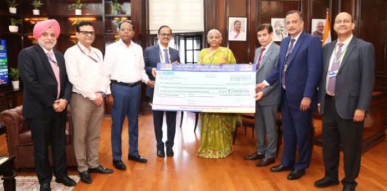 LIC CEO & MD presents dividend cheque to Finance Minister